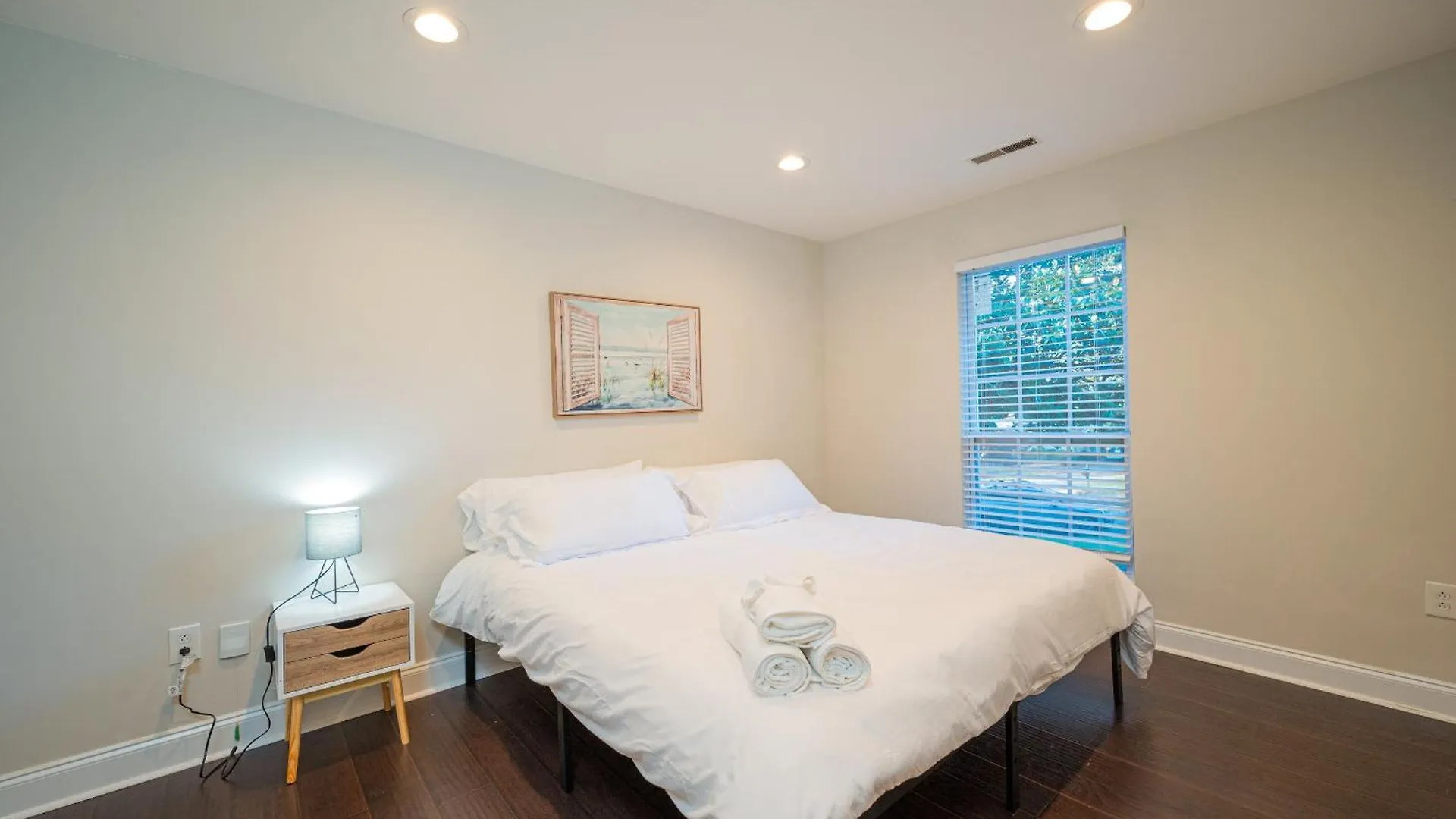 Comfy 3 Bed Housebackyardwifispacy 샬럿 펜션