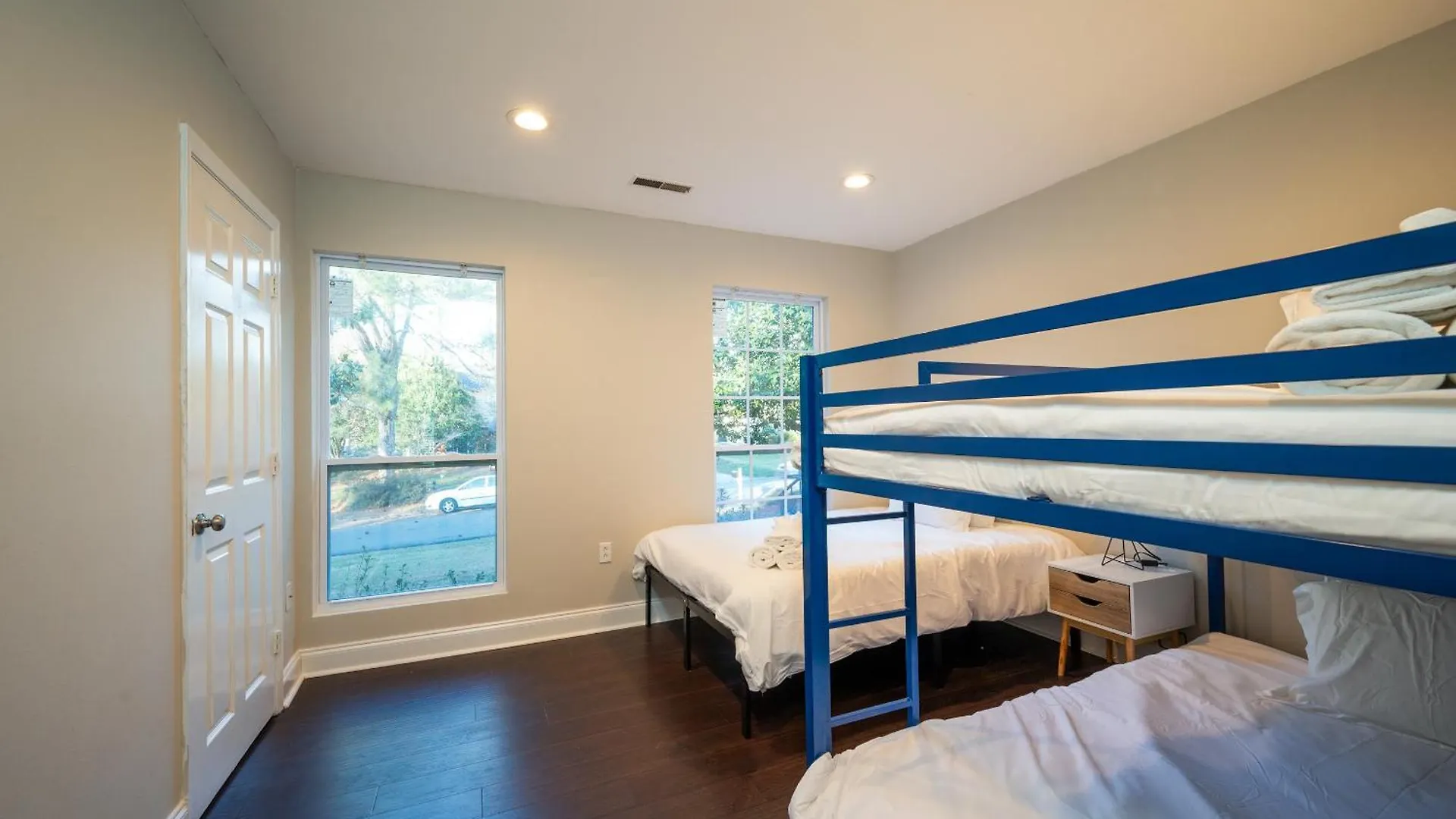Comfy 3 Bed Housebackyardwifispacy 샬럿
